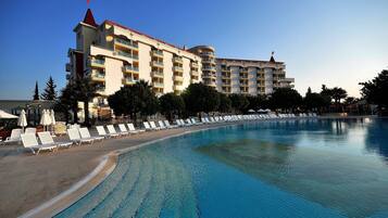 Indoor pool, outdoor pool, free cabanas, sun loungers