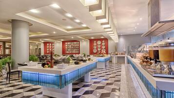 Desayuno buffet (EUR 12.00 por persona)