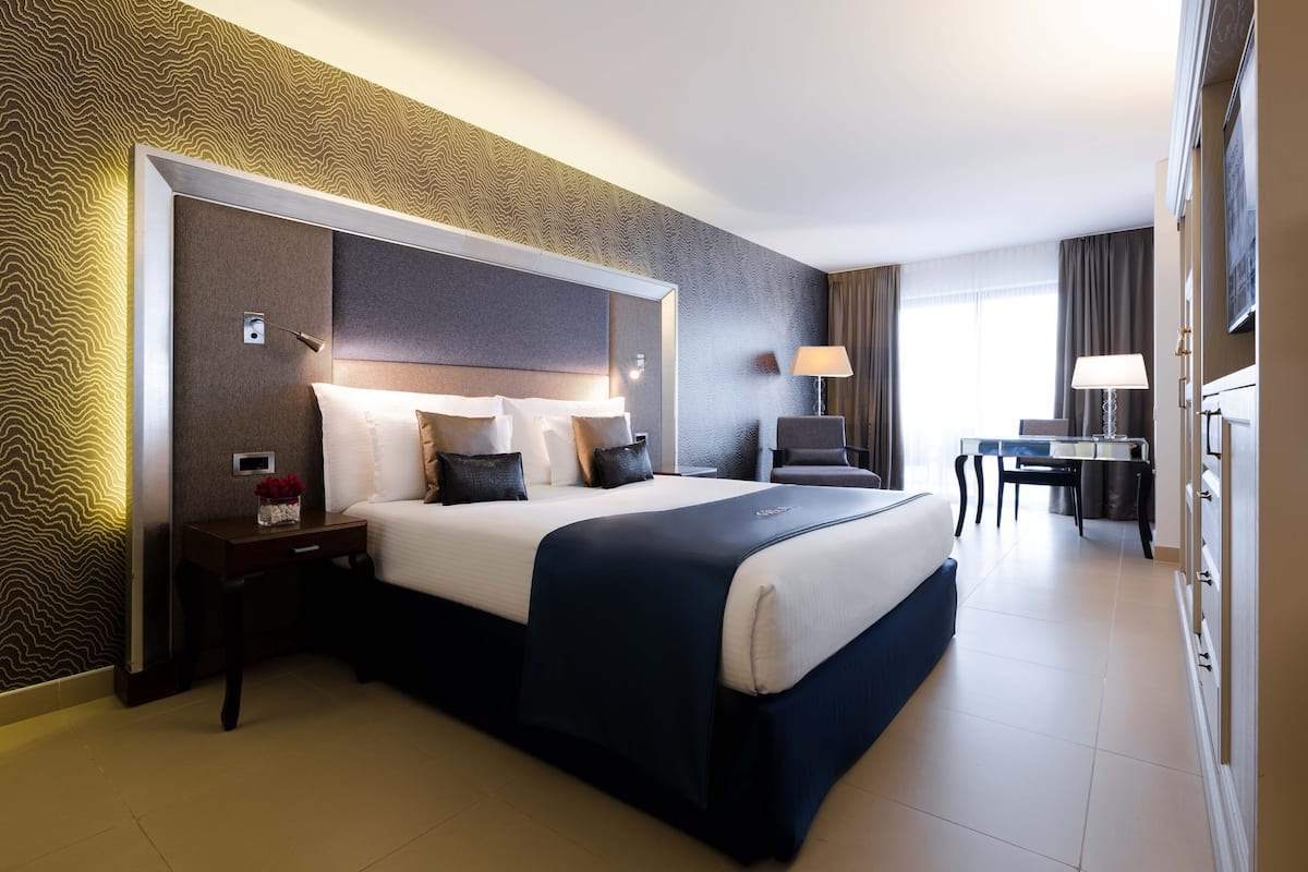 Premium bedding, minibar, in-room safe, desk