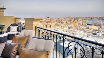 Design-suite | Premium-sengetøj, minibar, pengeskab på værelset, skrivebord