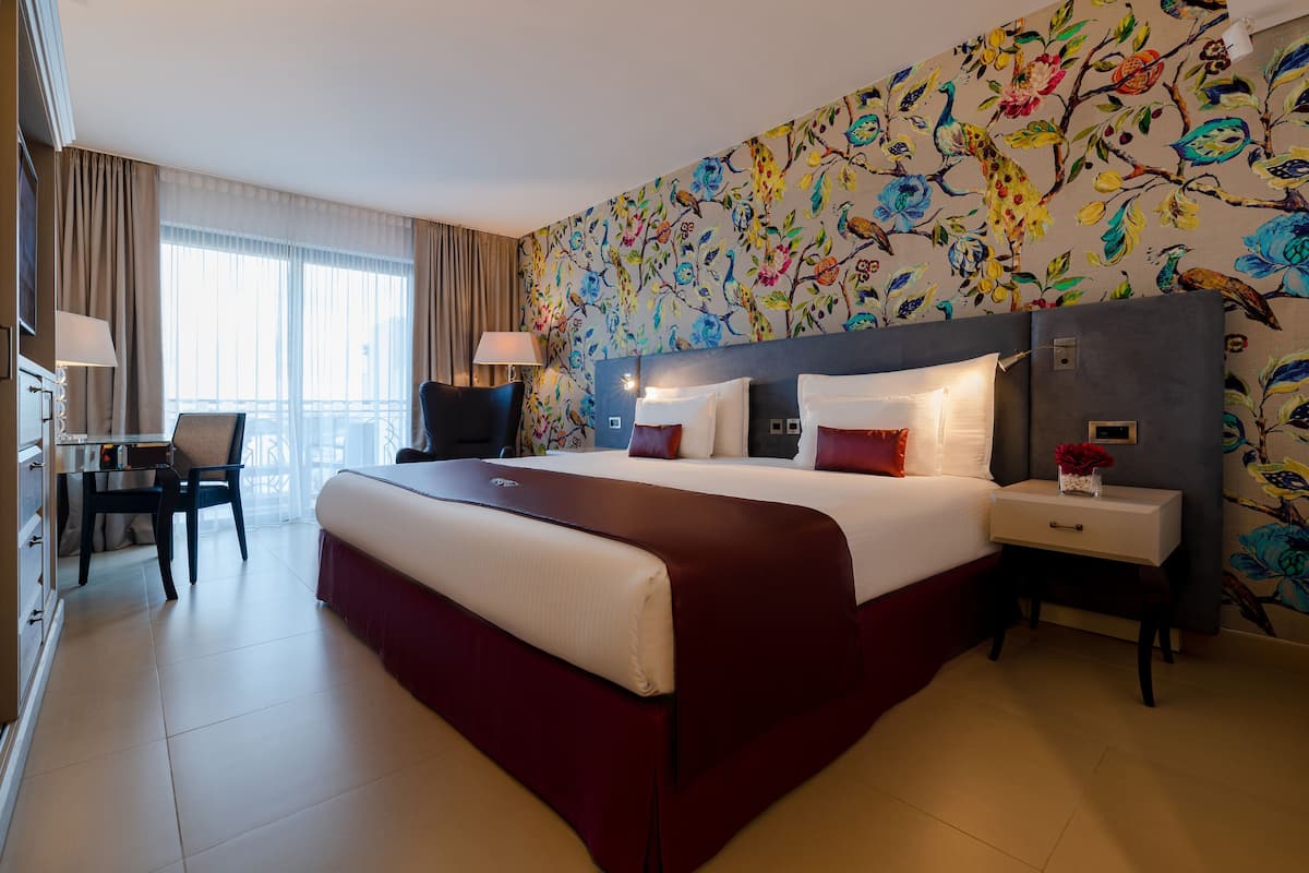 Premium bedding, minibar, in-room safe, desk