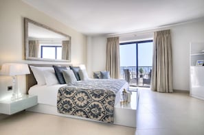 Design Suite | Premium bedding, minibar, in-room safe, desk - AX The Palace (Sliema)