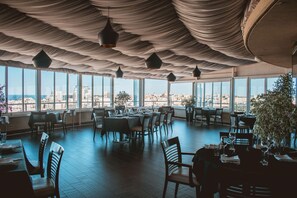 مطعم