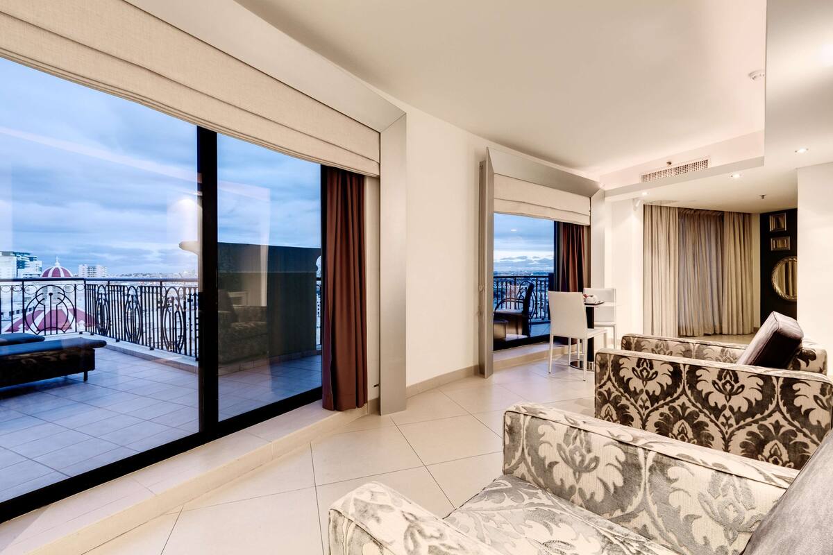 design suite | 1 bedroom, premium bedding, minibar, in-room safe