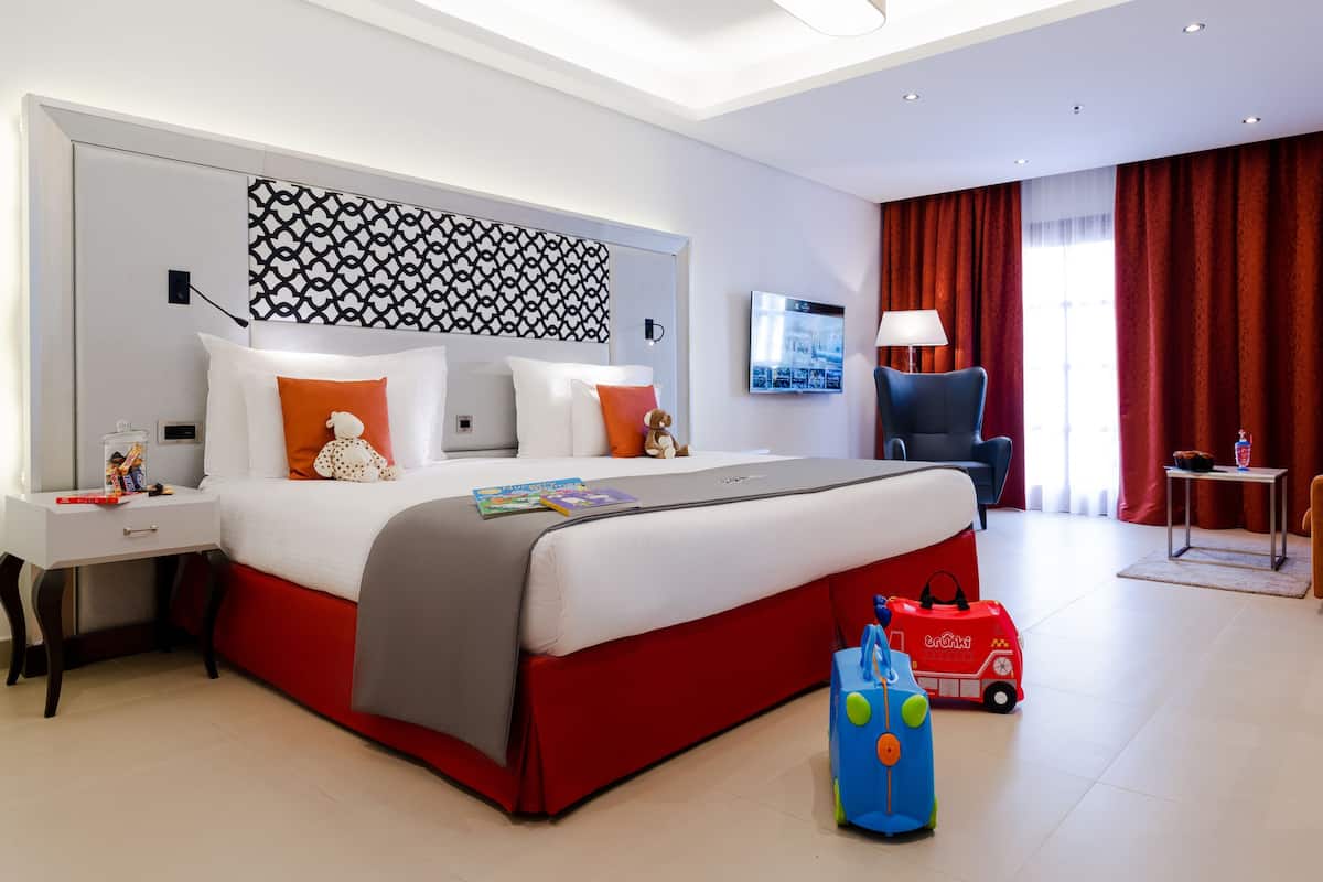 Premium bedding, minibar, in-room safe, desk