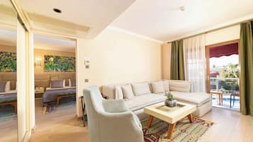 Luxury Suite | Premium bedding, Tempur-Pedic beds, minibar, in-room safe