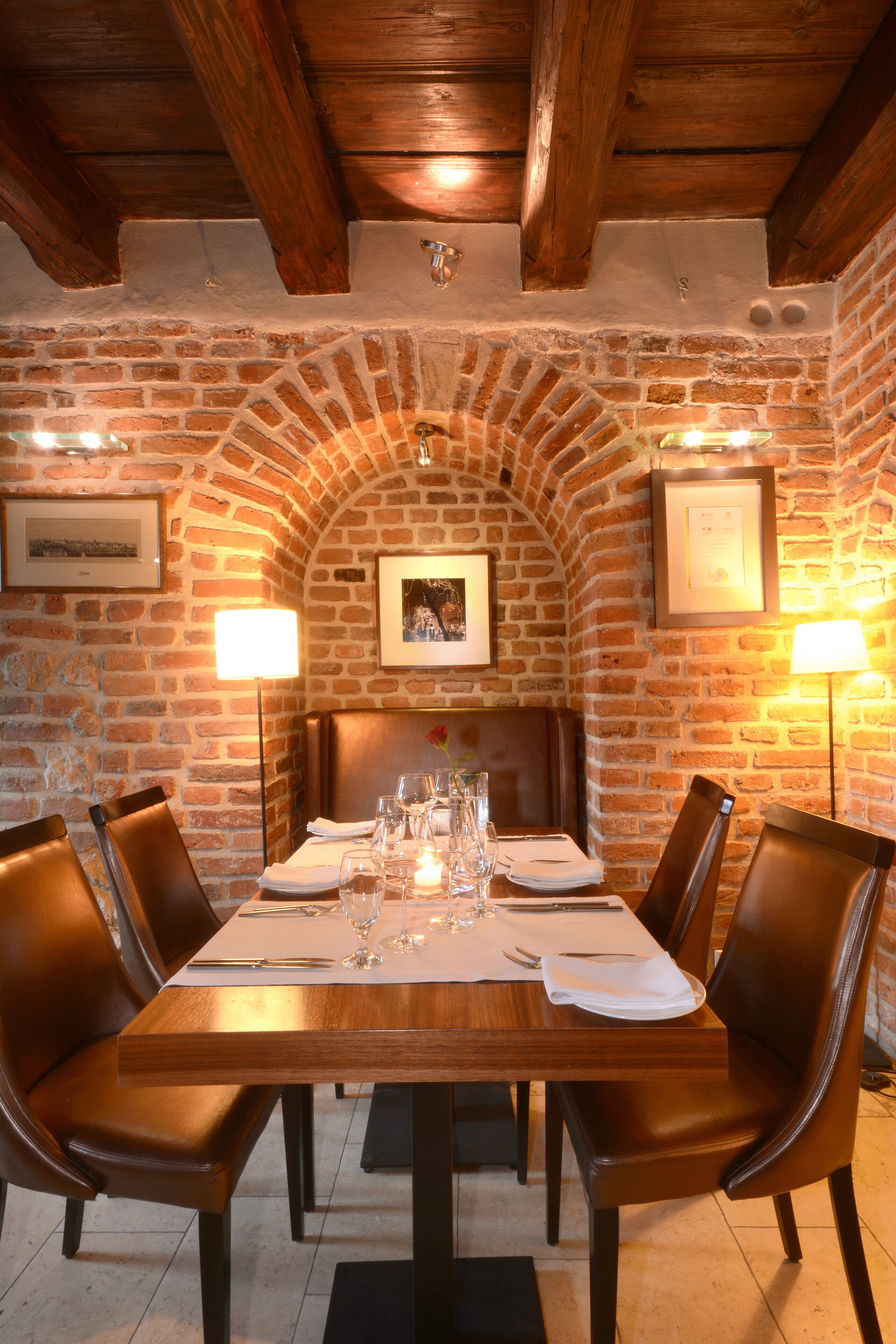 breakfast, lunch and dinner served