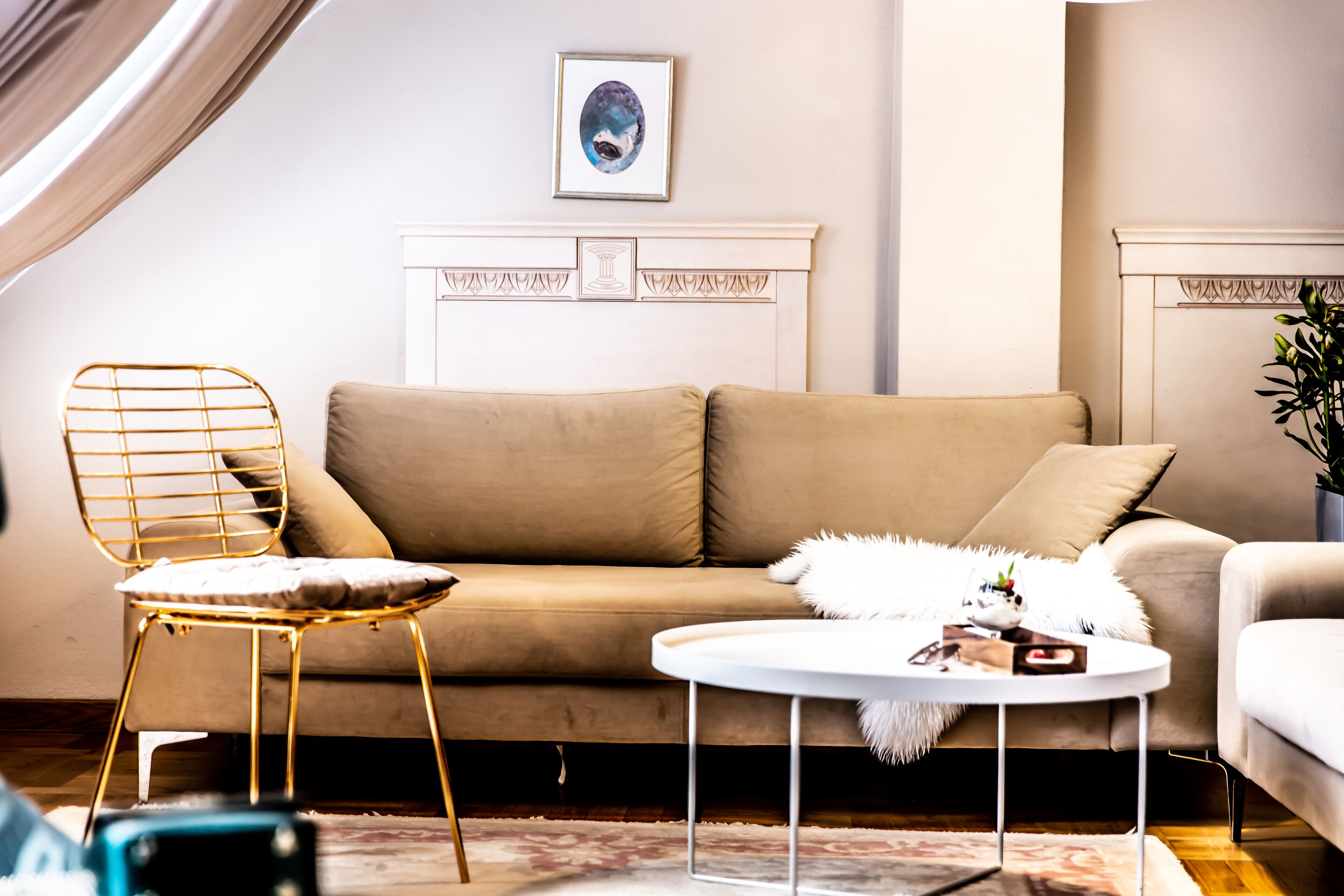 deluxe suite | living area | tv