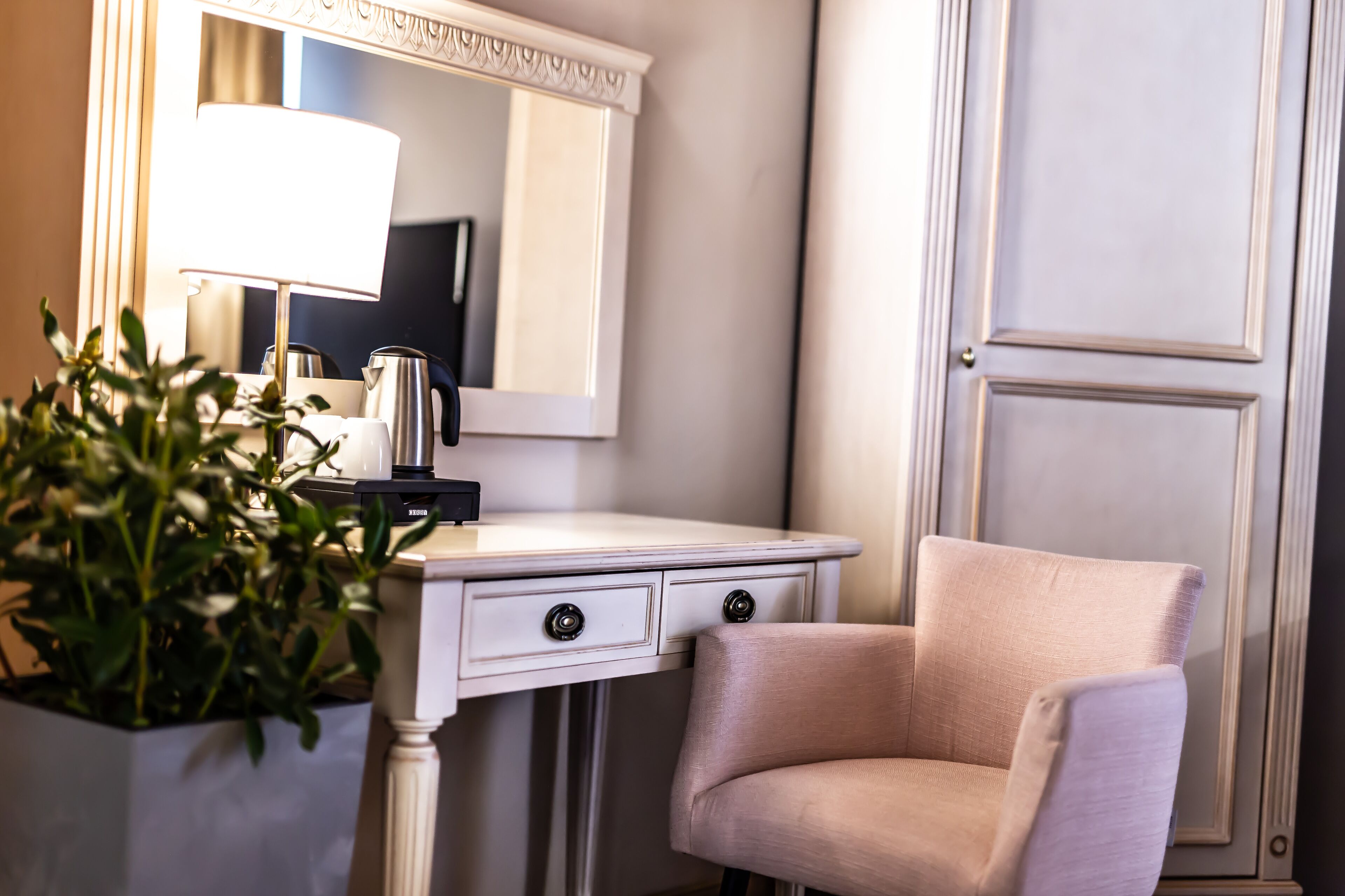 standard room | egyptian cotton sheets, premium bedding, down duvets, pillow-top beds