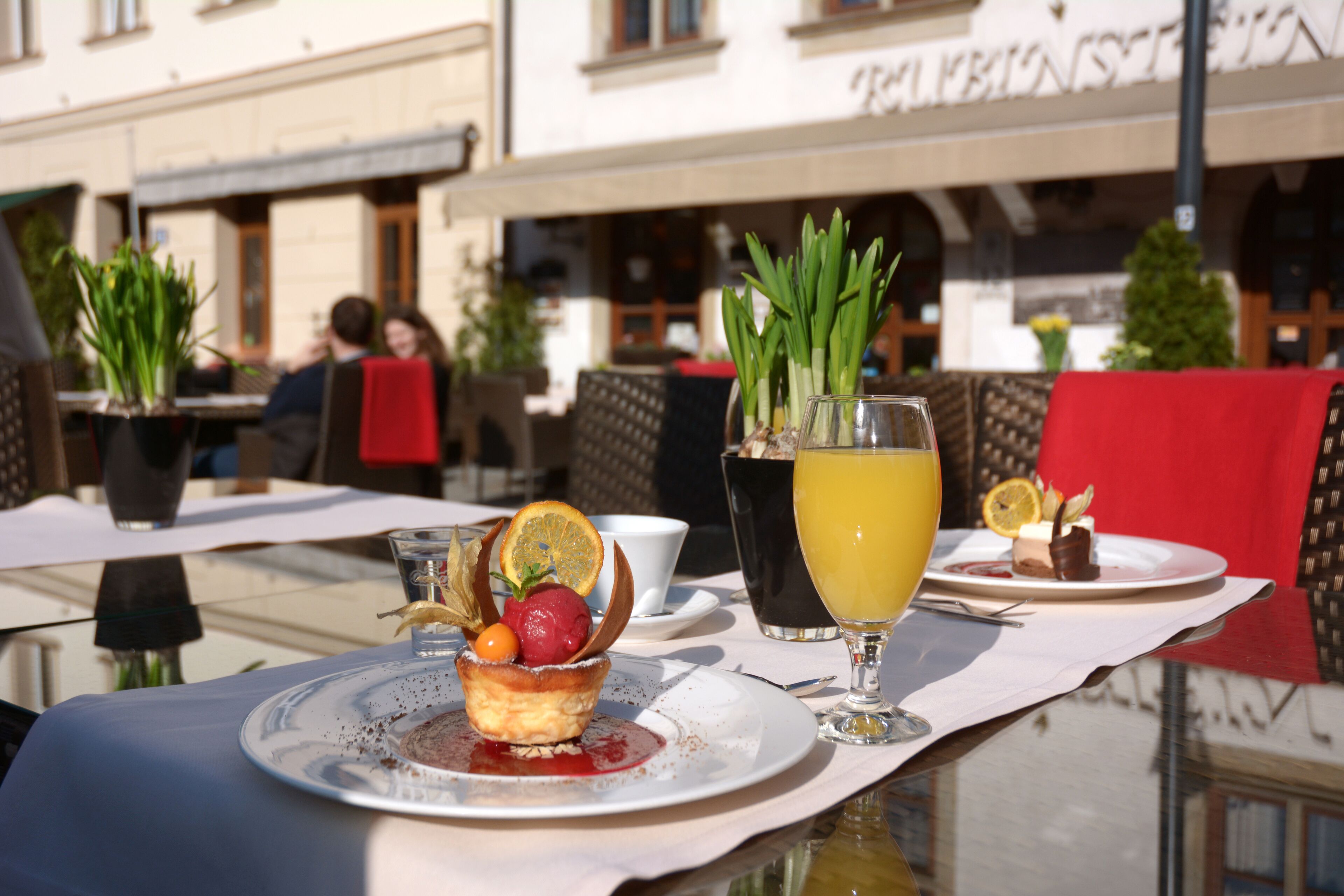 daily buffet breakfast (pln 60.00 per person)