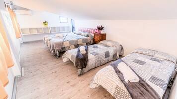 Panorama suite, 3 slaapkamers, balkon, op Executive-verdieping | 2 slaapkamers, beddengoed