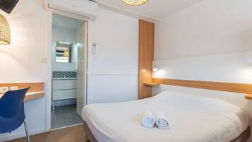 Standard Room, 1 Double Bed | Individually decorated, desk, laptop workspace, blackout drapes