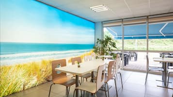 Tägliches Frühstücksbuffet (8.50 EUR pro Person)