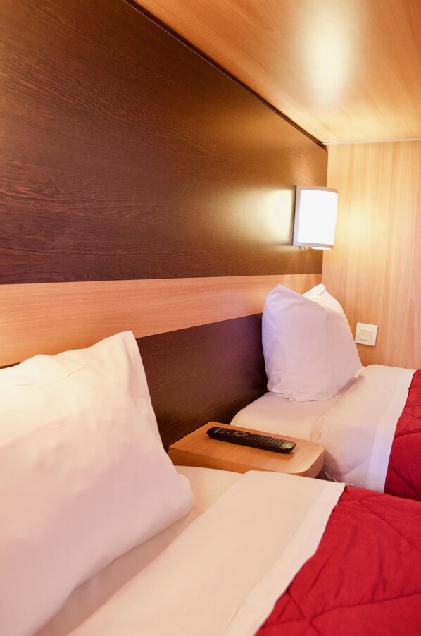 Standard Room, 3 Single Beds | Desk, laptop workspace, blackout curtains, soundproofing