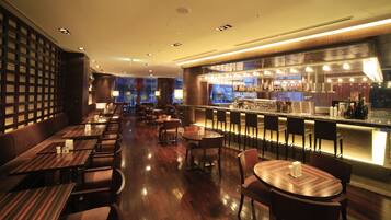 Hi ha 2 restaurants amb esmorzars