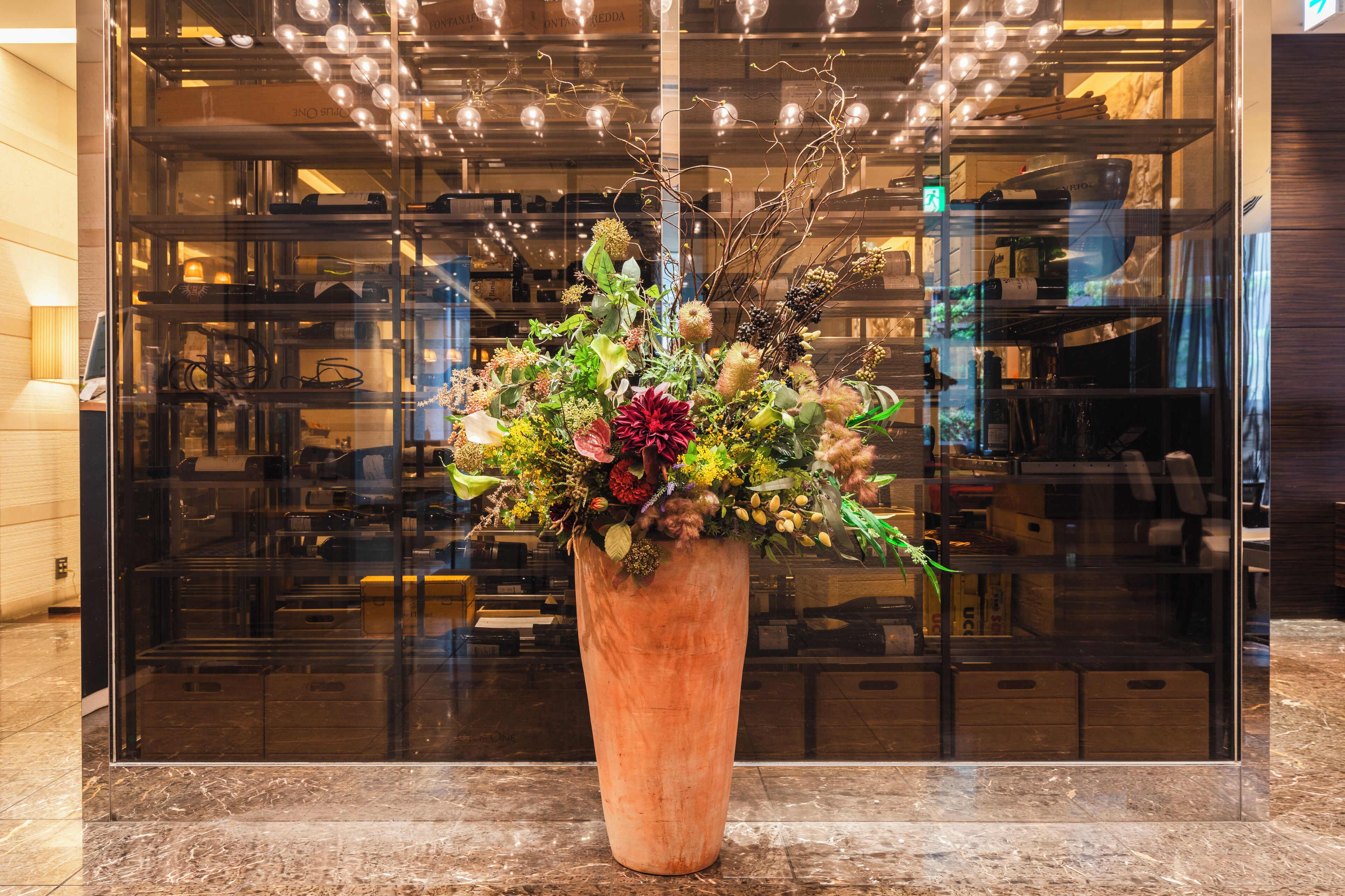 2 restaurants, breakfast served