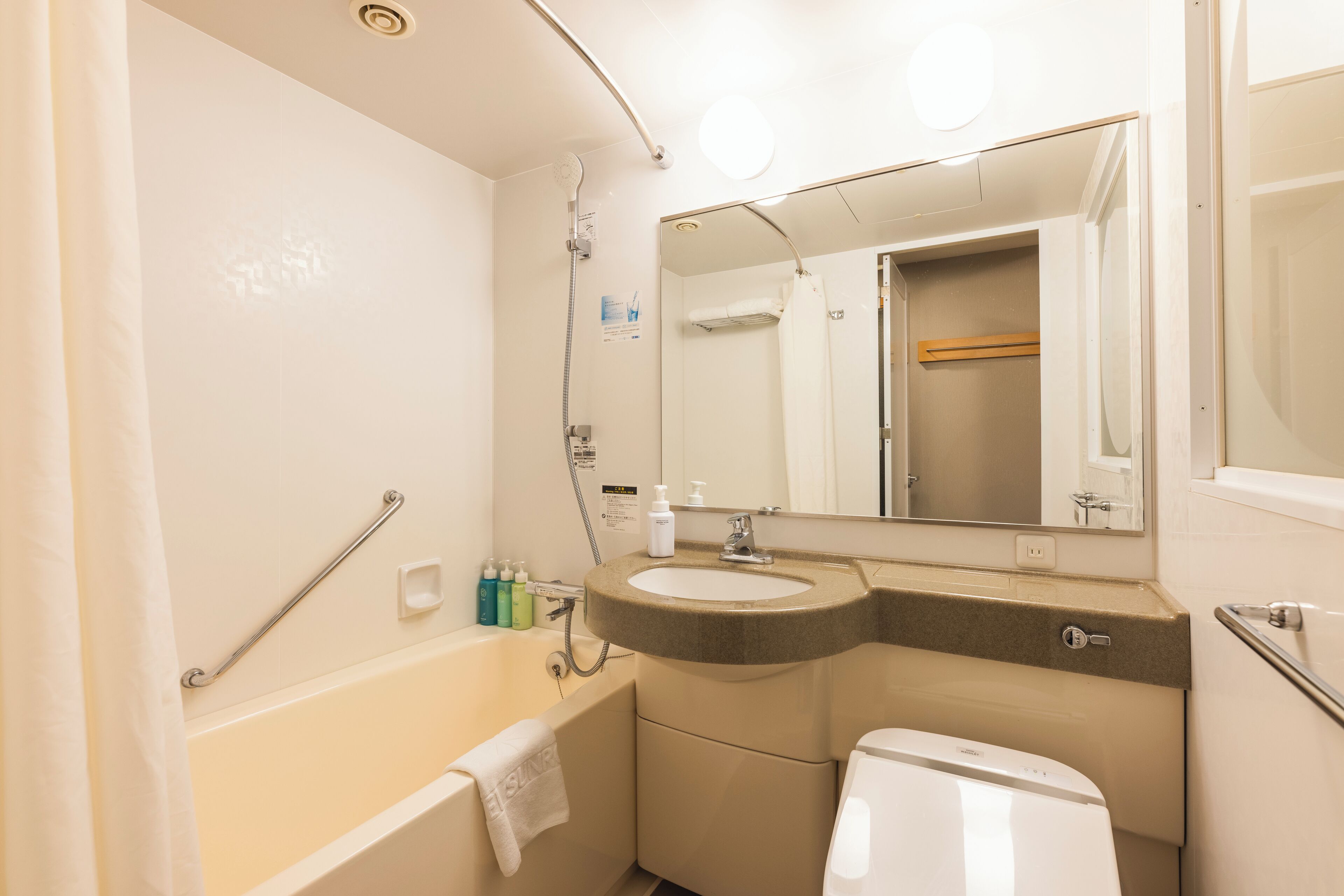 combined shower/bathtub, deep-soaking bathtub, hair dryer, slippers