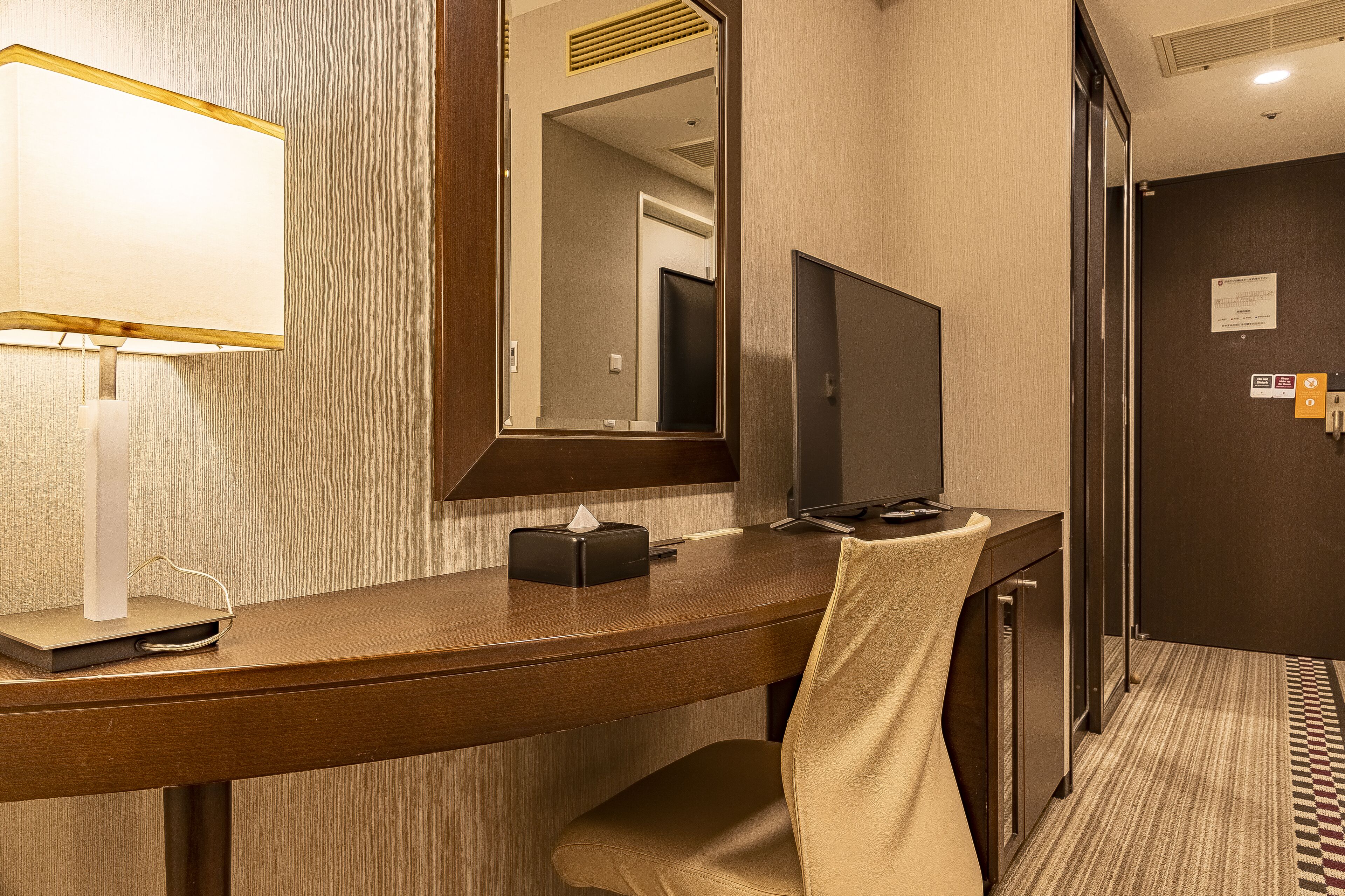 standard twin room, non smoking | premium bedding, down duvets, desk, blackout curtains