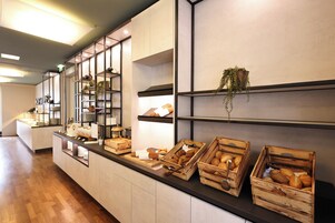 包含每日当地美食早餐