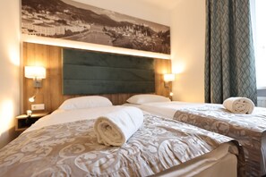 Hypo-allergenic bedding, in-room safe, desk, soundproofing - Altstadt Hotel Hofwirt Salzburg (Salzburg)