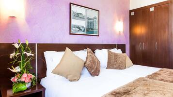 Soundproofing, free WiFi, bed sheets