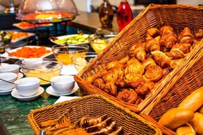 Breakfast, lunch and dinner served