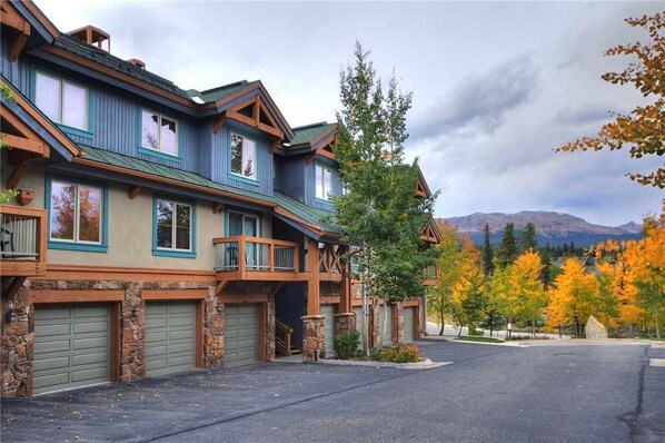 Classic Condo, 2 Bedrooms | Front of property