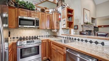 Premium Condo, 3 Bedrooms | Private kitchen | Full-sized fridge, microwave, stovetop, dishwasher