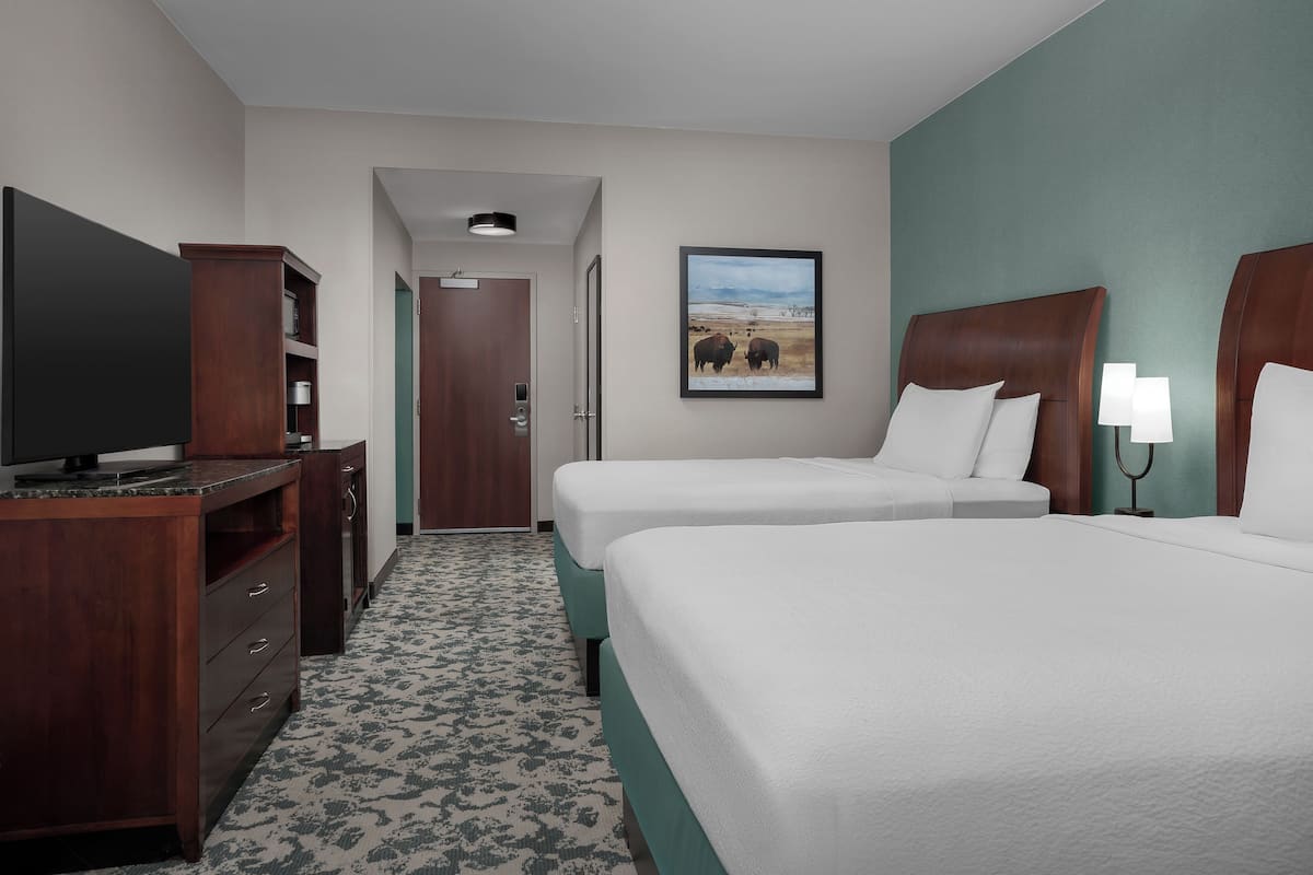 1 bedroom, premium bedding, desk, laptop workspace