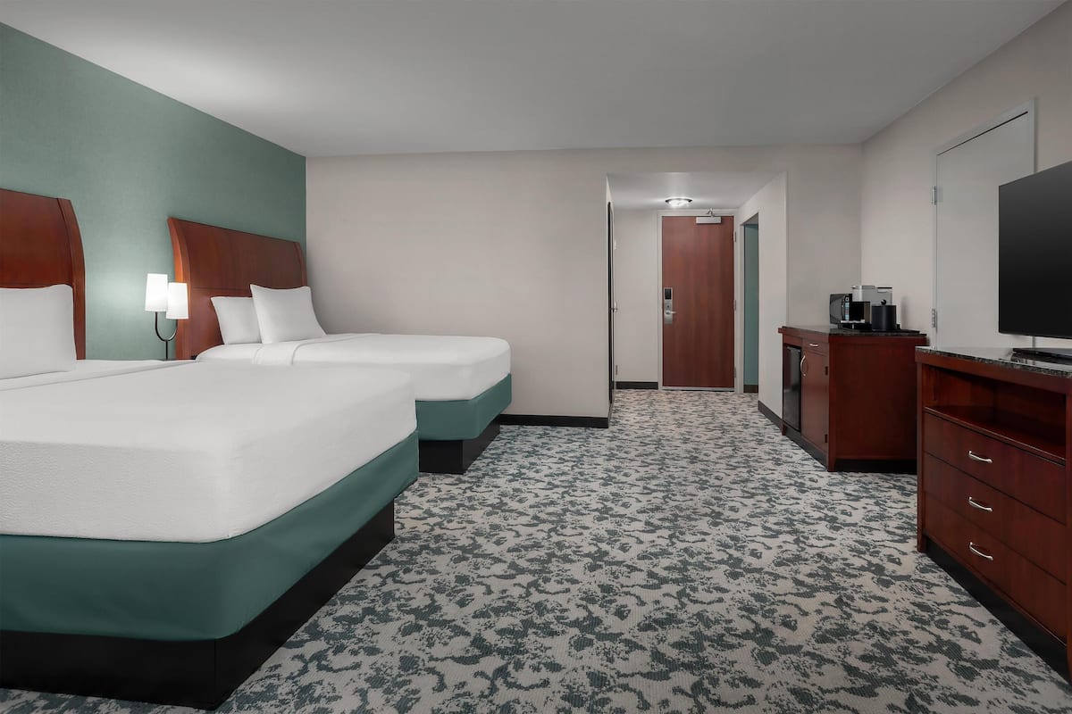 Rom | Sengetøy av topp kvalitet, skrivebord og skrivebord for bærbar PC