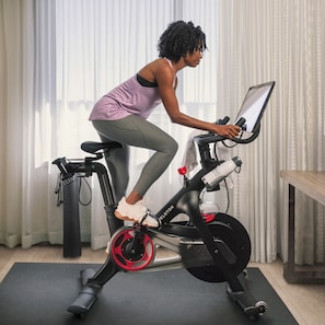 Rom, 1 kingsize-seng med sovesofa, hjørnerom (Peloton) | Sengetøy av topp kvalitet, skrivebord og skrivebord for bærbar PC