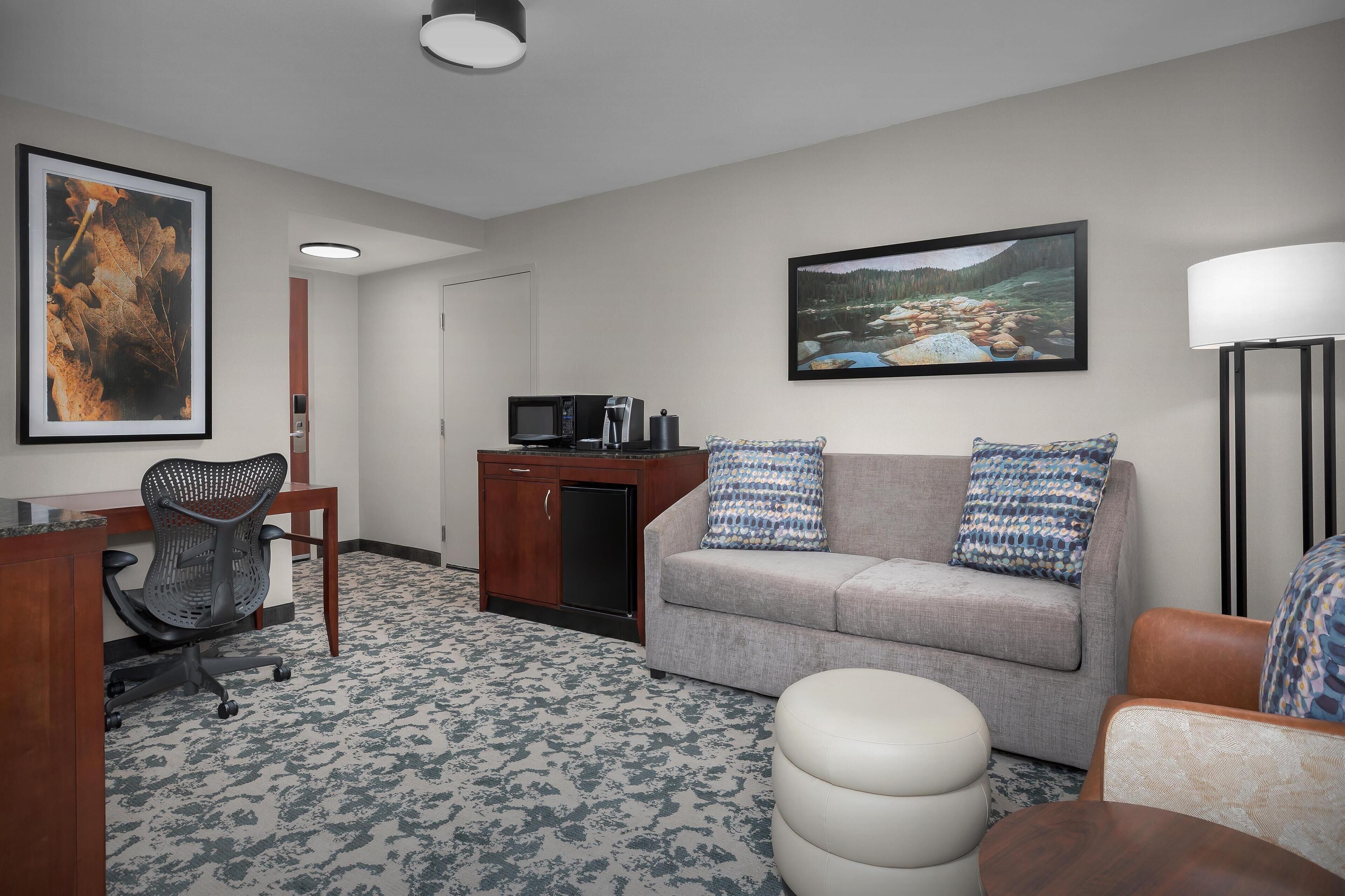 Suite, accessible aux personnes à mobilité réduite | Literie de qualité, bureau, espace de travail pour ordinateurs portables