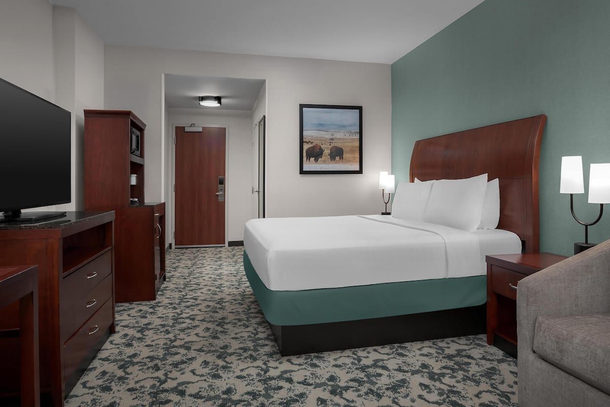 Hochwertige Bettwaren, Schreibtisch, laptopgeeigneter Arbeitsplatz