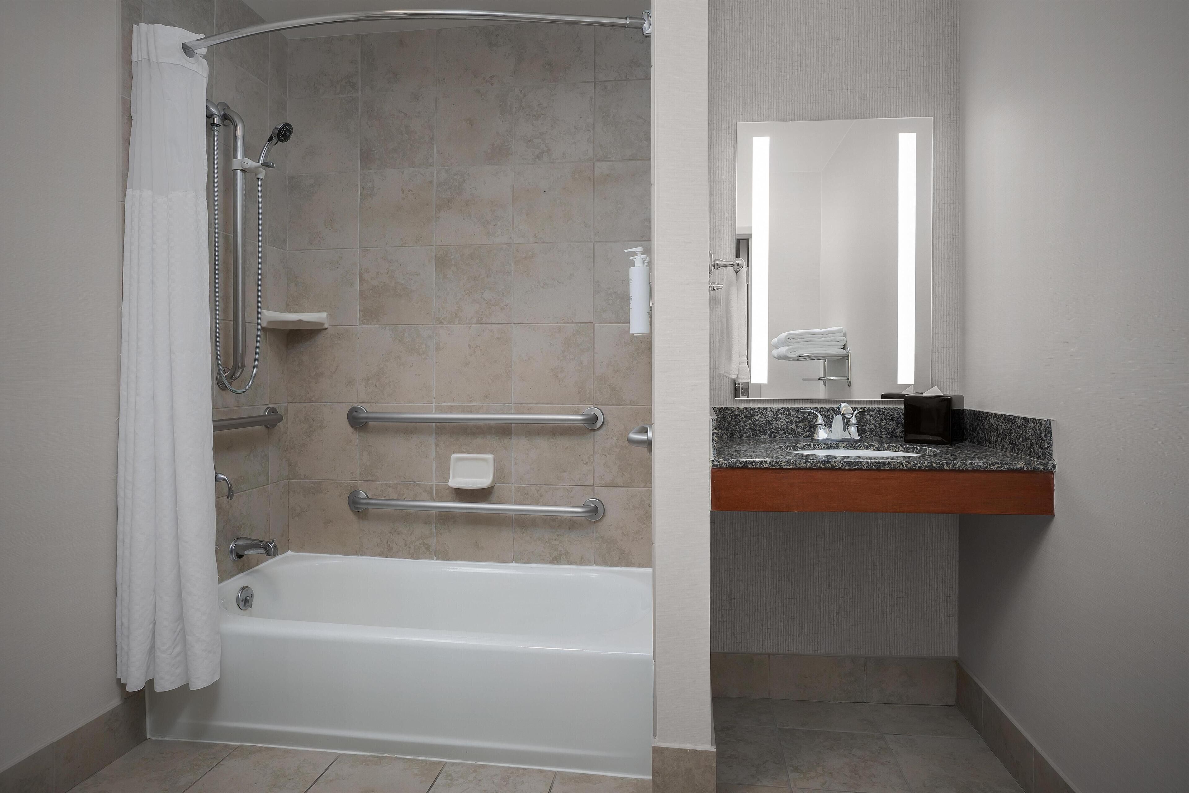 Tina con regadera, tina profunda, amenidades de baño gratuitas 