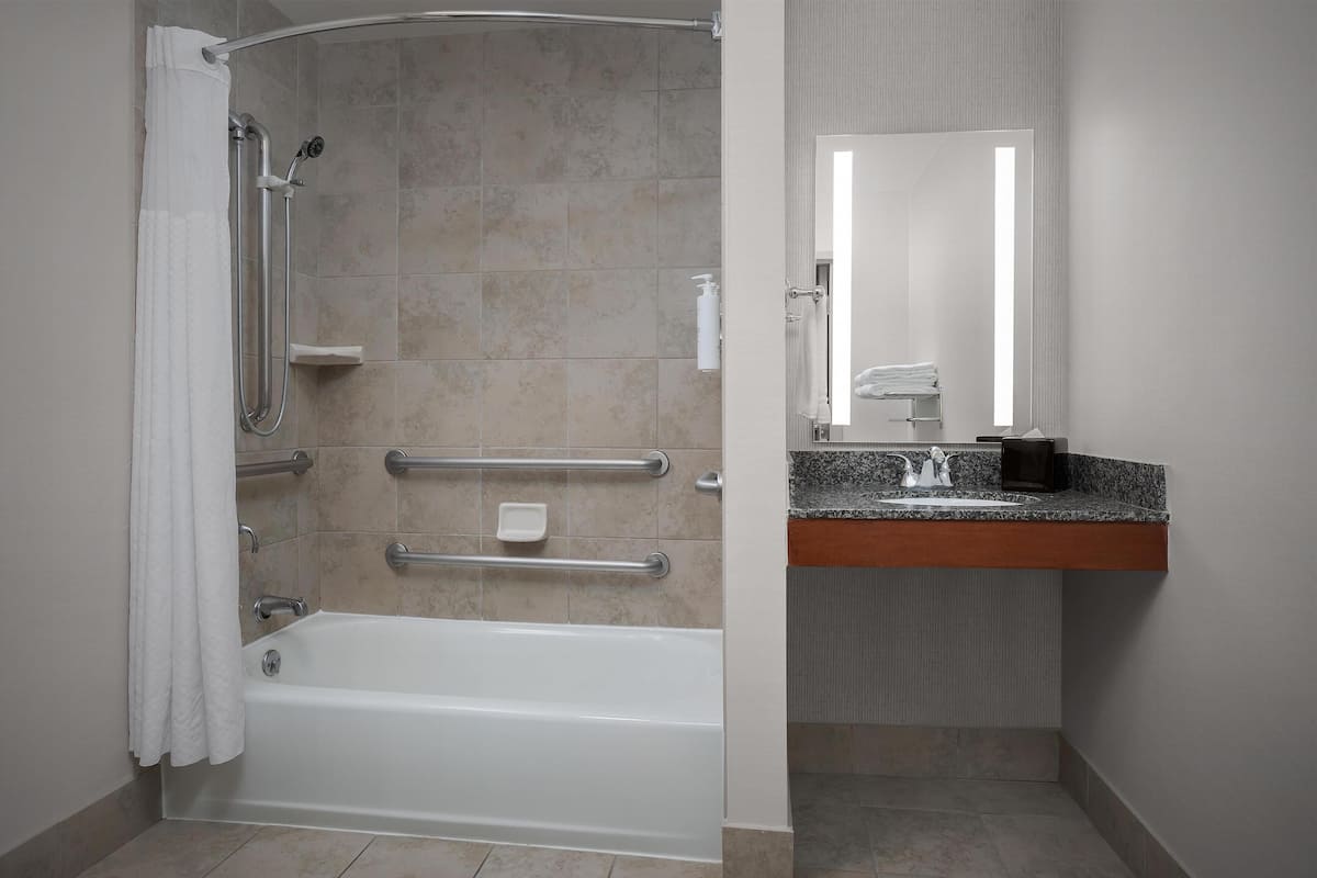 Tina con regadera, tina profunda, amenidades de baño gratuitas