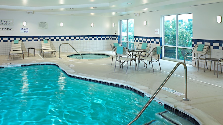 Fairfield Inn & Suites by Marriott Detroit Metro Airport Romulus