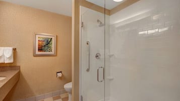 Separate bathtub and shower, free toiletries, hair dryer, towels