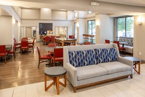 Tägliches inbegriffenes Frühstücksbuffet