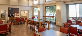 Holiday Inn Express & Suites Sioux City - Southern Hills by IHG