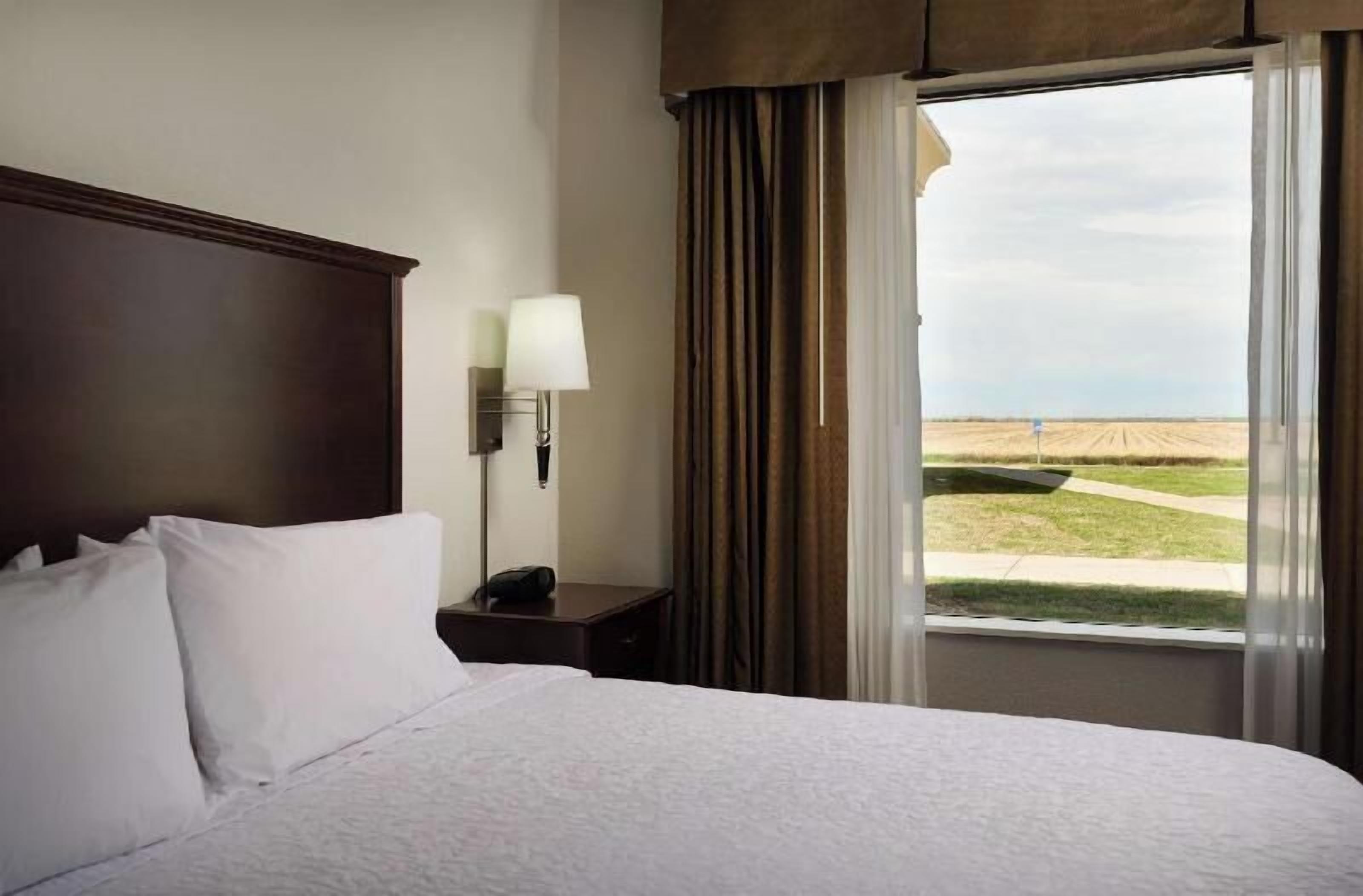 客房内保险箱、熨斗/熨衣板、免费婴儿床、折叠床/加床（额外收费 ）