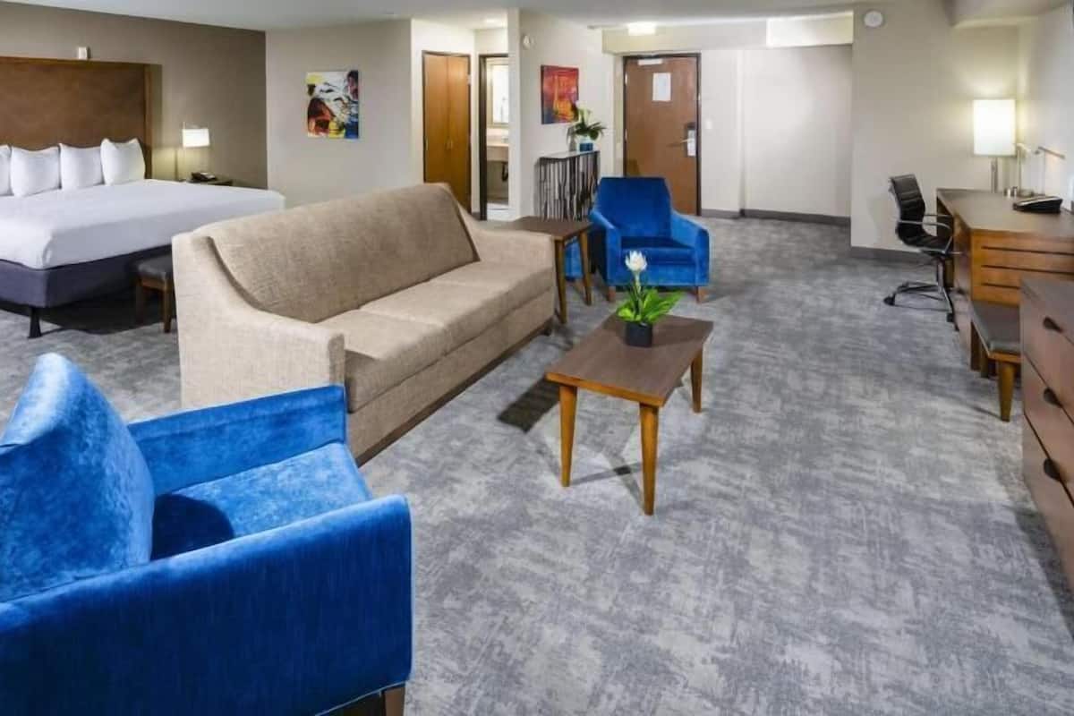 Pillowtop beds, desk, laptop workspace, blackout drapes