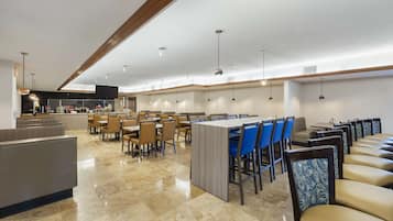 Sudah termasuk sarapan prasmanan setiap hari