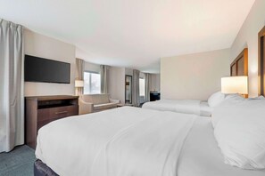 Desk, laptop workspace, blackout drapes, iron/ironing board - Comfort Inn & Suites Chestertown (Chestertown)