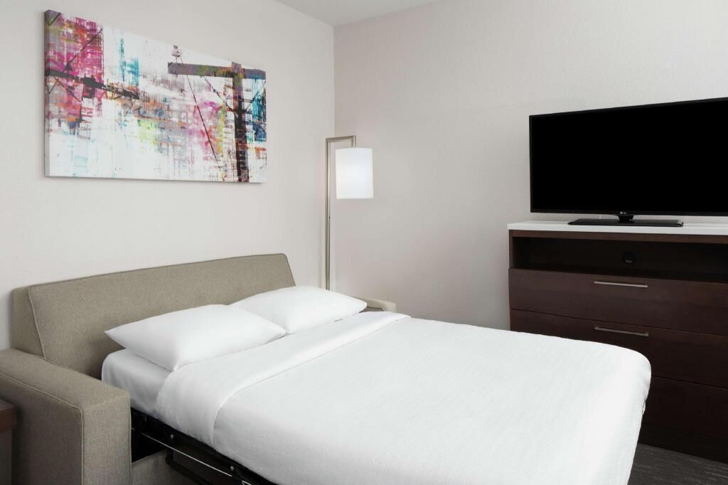 Desk, laptop workspace, iron/ironing board, free WiFi