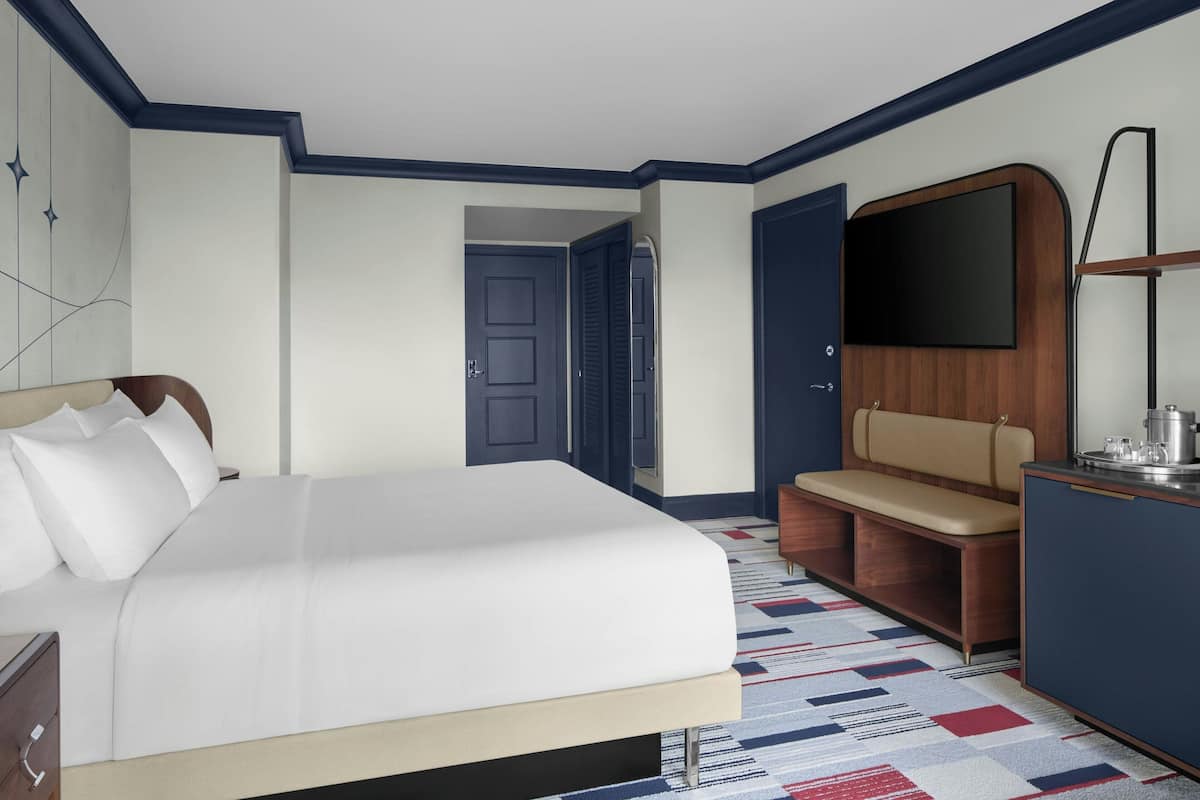 Superior Room, 1 King Bed, River View