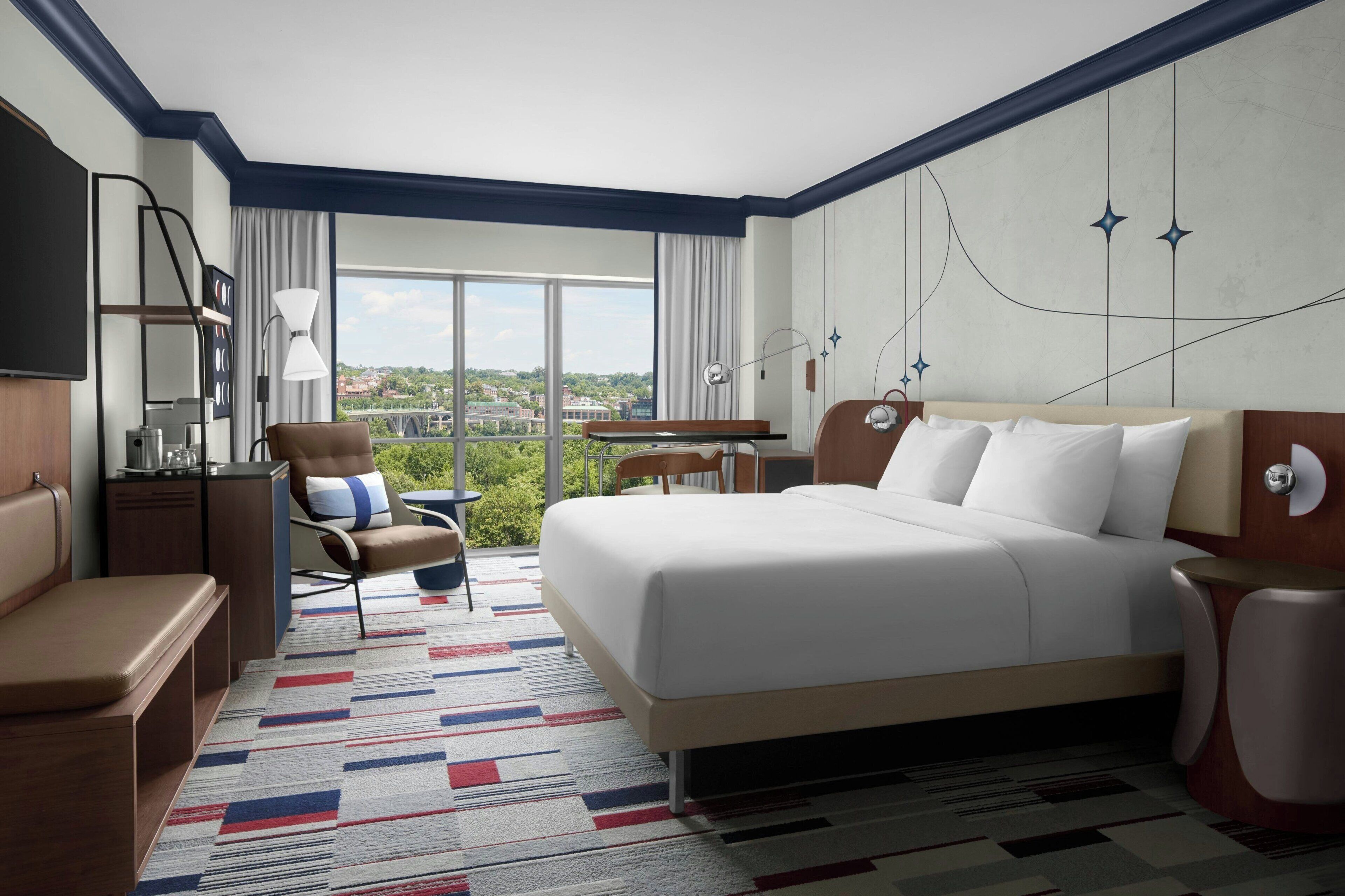 Deluxe Room, 1 King Bed, City View