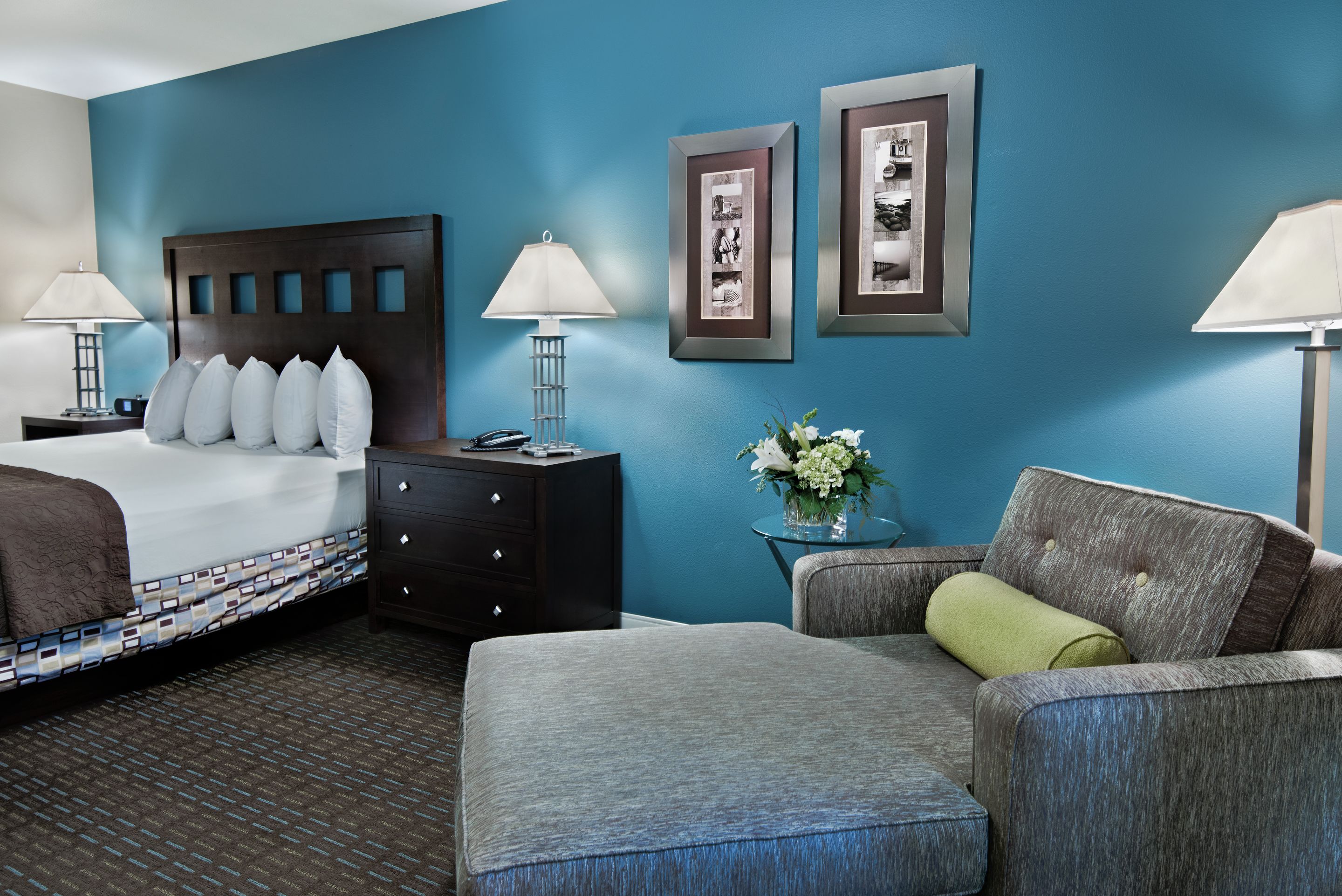 king suite | premium bedding, desk, iron/ironing board, free cots/infant beds