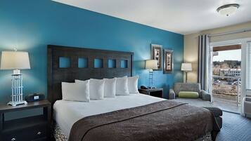 Bay View Balcony King Suite | 高級寝具、デスク、アイロン / アイロン台、ベビーベッド (無料)