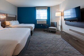 Standaard kamer, 2 queensize bedden | Een laptopwerkplek, verduisterende gordijnen, geluiddichte muren