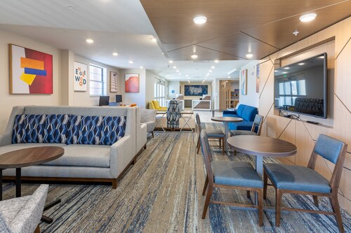 Holiday Inn Express & Suites Englewood Denver South by IHG